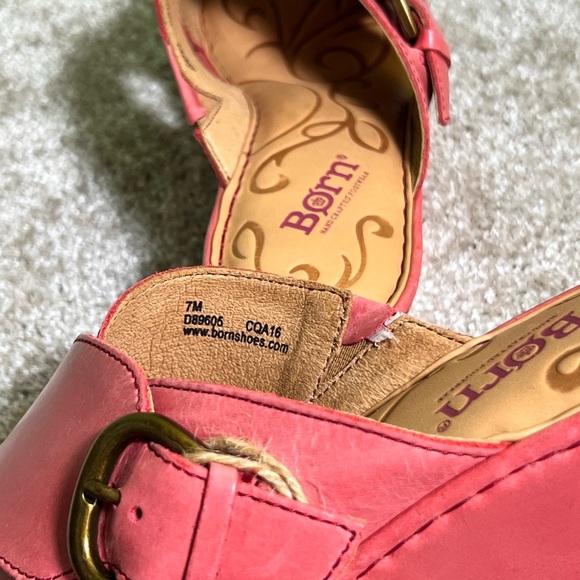 🆕 Born Fuchsia Leather Buckle Sandals - Picture 6 of 7